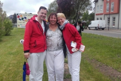 Bianka und Mario Schädlich mit Cathrin Löffler (Mitte) vom Strumpffest-Organisationsteam
